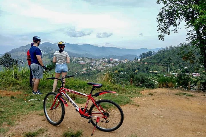 Bicycle ride to Ellewela waterfall